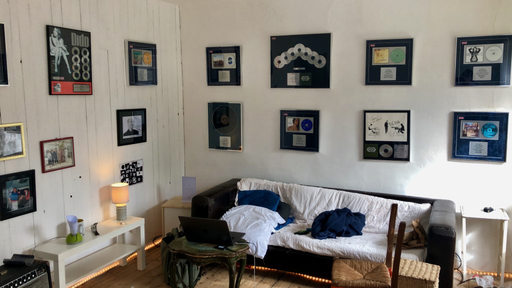 05 Video conferencing Space and Writing